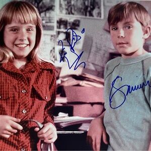 ESCAPE TO WITCH MOUNTAIN Signed 11x14 Photo / KIM RICHARDS & Ike Eisenmann / WOW